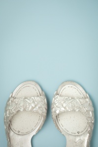 Sunies - Flexi Butterfly Flipflop Sandals in Pearl 3