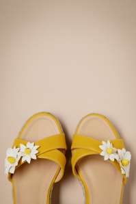 Banned Retro - Lady Daisy Wedges in Yellow 3