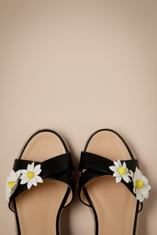 Banned Retro - Lady Daisy Wedges in Black 3