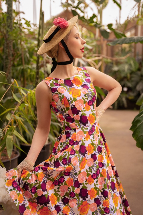 Topvintage Boutique Collection - Topvintage exclusive ~ Adriana Floral Sleeveless Swing Dress en Blanc Cassé