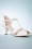 Chelsea Crew - Penelope Peeptoe Pumps Années 40 en Blanc Os