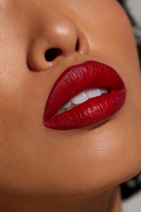 Bésame Cosmetics - Klassischer Farb-Lippenstift in Victory Red 2