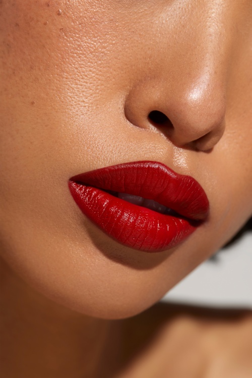 Bésame Cosmetics - Classic Colour Lippenstift in Fairest Red 4