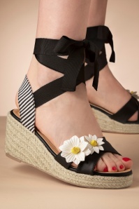 Banned Retro - Lady Daisy Wedges in Black