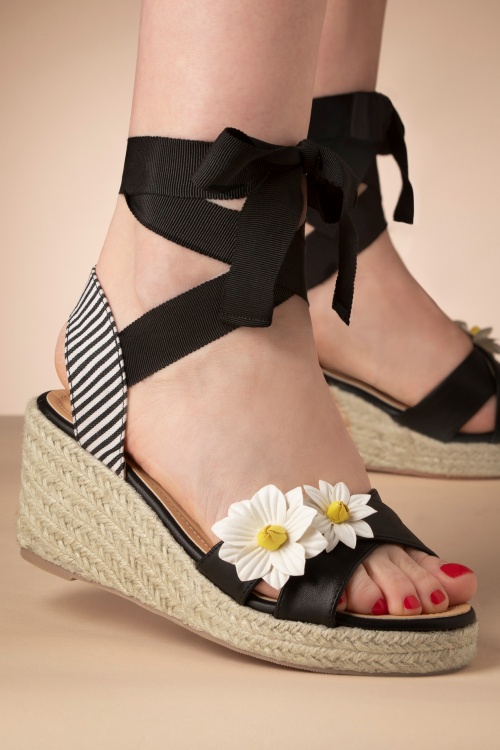 Banned Retro - Lady Daisy Wedges in Yellow