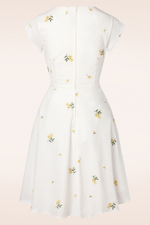 Vixen - Swing Kleid mit Blumenstickerei in Weiß 2