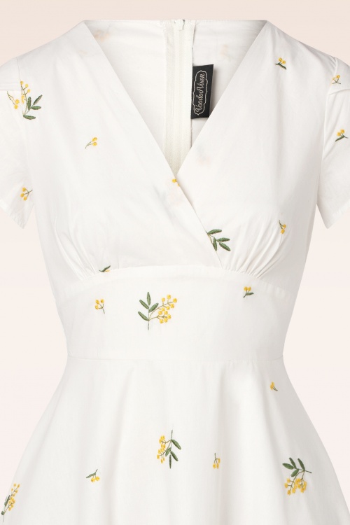 Vixen - Swing Kleid mit Blumenstickerei in Weiß 4