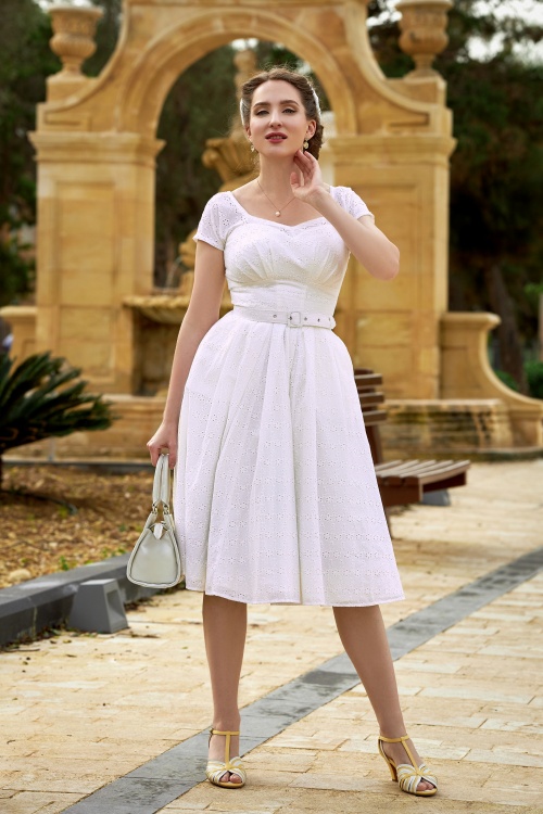 Miss Candyfloss - Honesta May Baumwoll Stickerei Swing Kleid in Weiß