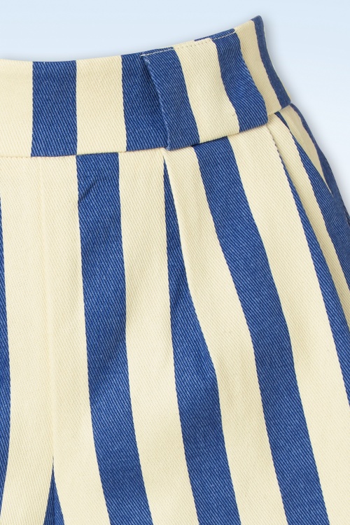 Louche - Hilton Deck Gestreifte Shorts in Weiß und Blau 3