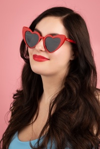 Lola Ramona - Cat Eye hartvormige zonnebril in lippenstift rood