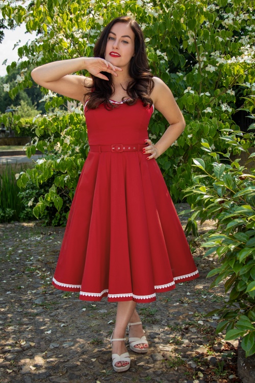 Collectif Clothing - Nova Heart Trim Swing Dress en Rouge 2