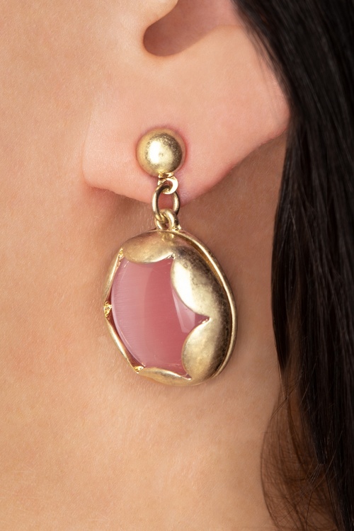 Lovely - Gold Plated Cat Eye Earstuds in Pink