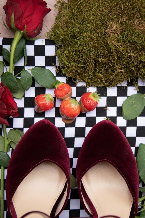 Lola Ramona ♥ Topvintage - Melissa Maple Syrup fluwelen pumps in Jester rood 4