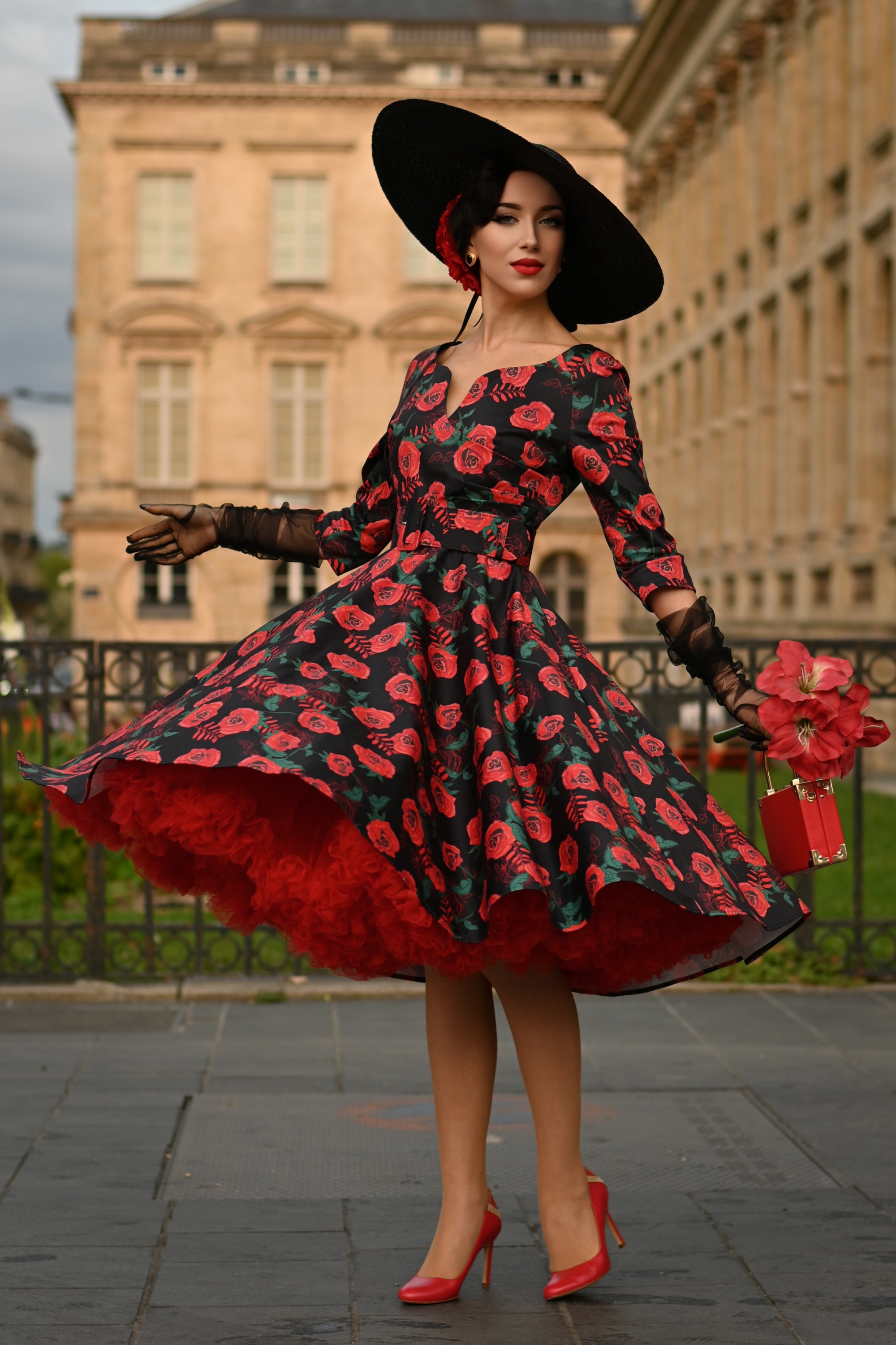 Vintage Diva  - The Bombshell Roses swing jurk in zwart 3