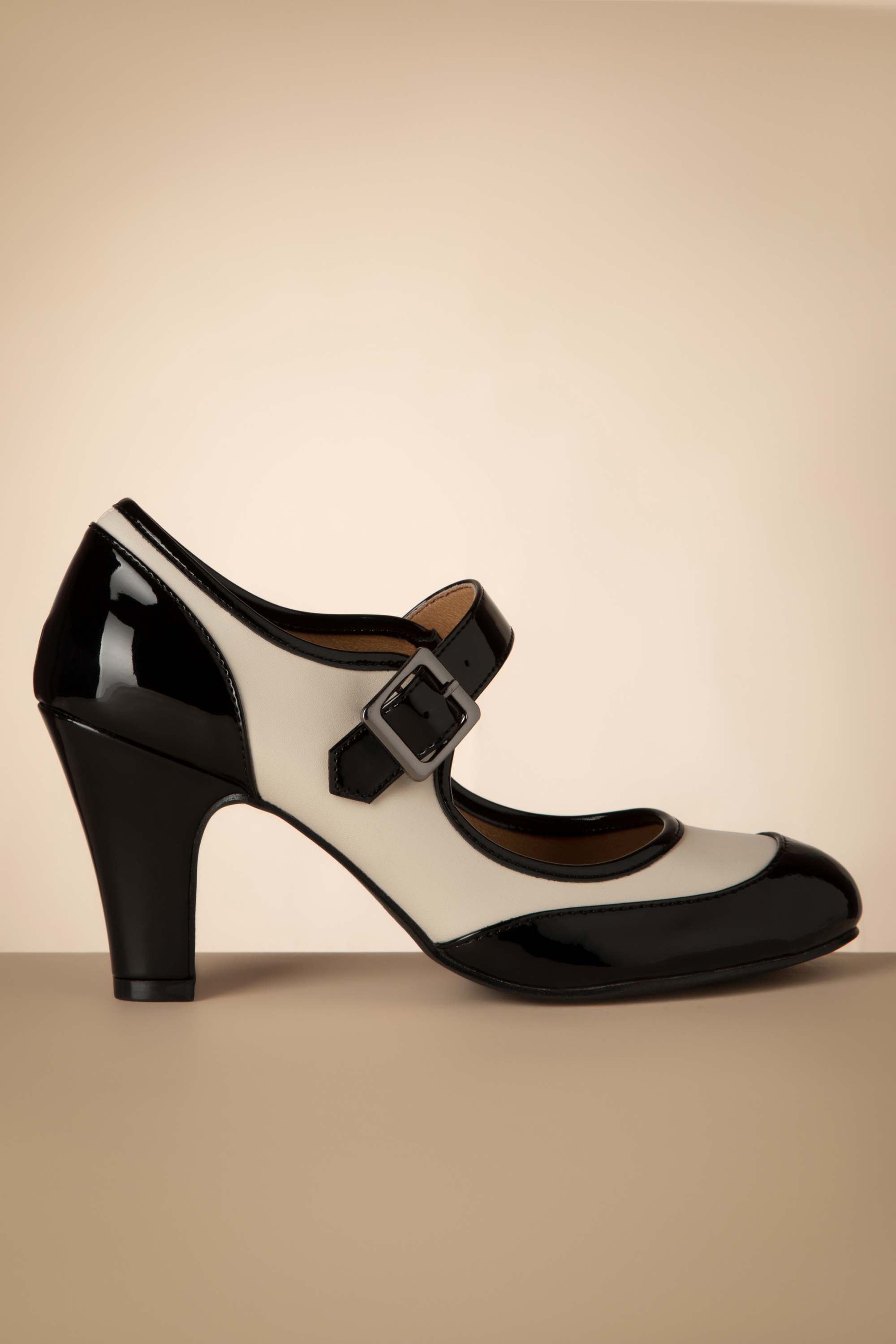 Banned Retro - Back to Business pumps in crème