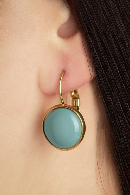 Nostalgic Potara Earrings for a Classy Look 