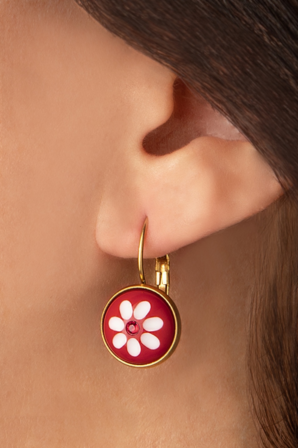 boucles d'oreilles plaquées or daisy dot en rouge