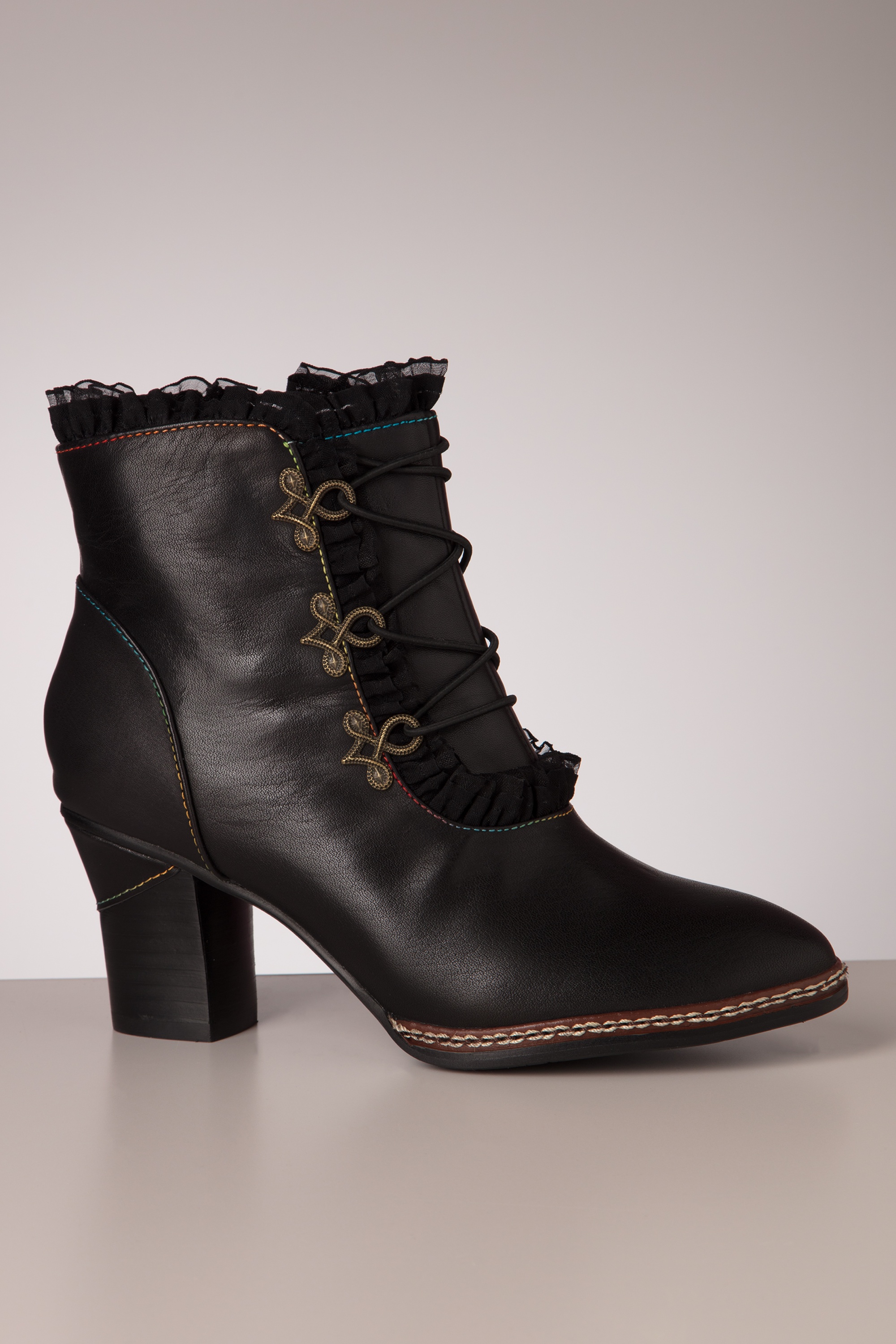 Chelsea Crew Galleria Ankle Booties in Black Shop at Topvintage