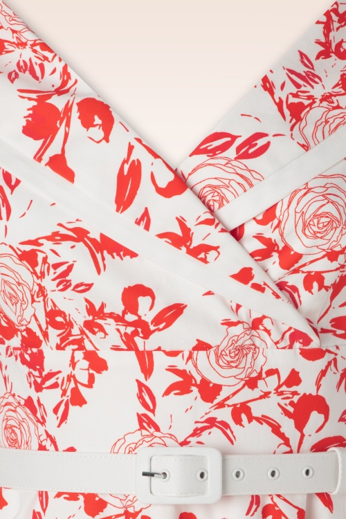 Vintage Diva  - Robe corolle Greta en blanc à imprimé roses rouges 5