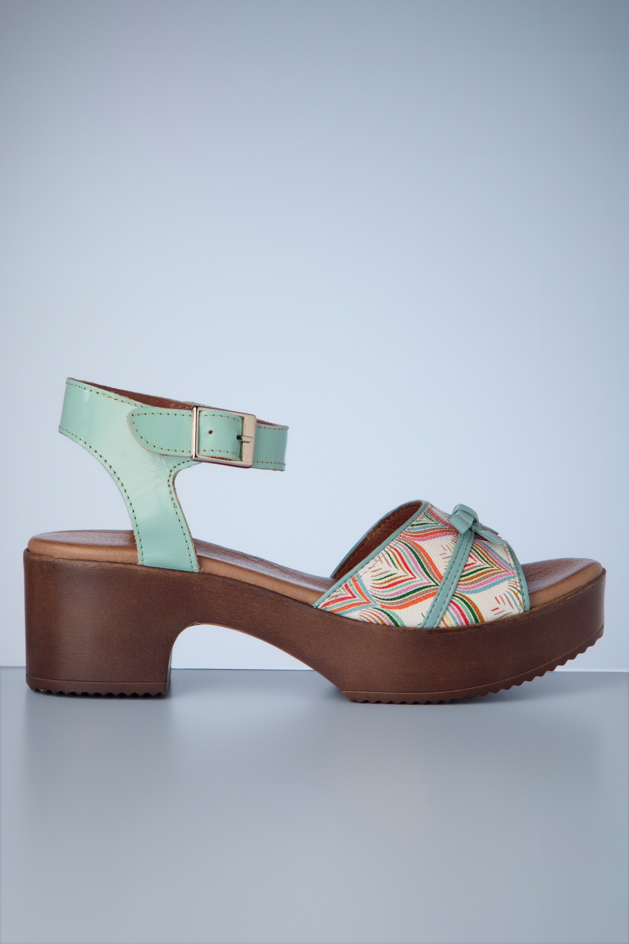 Nemonic - Bora Flower Platform Sandals in ijsblauw