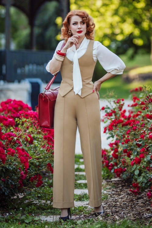 Glamour Bunny Business Babe - Diadora Trousers in beige 3
