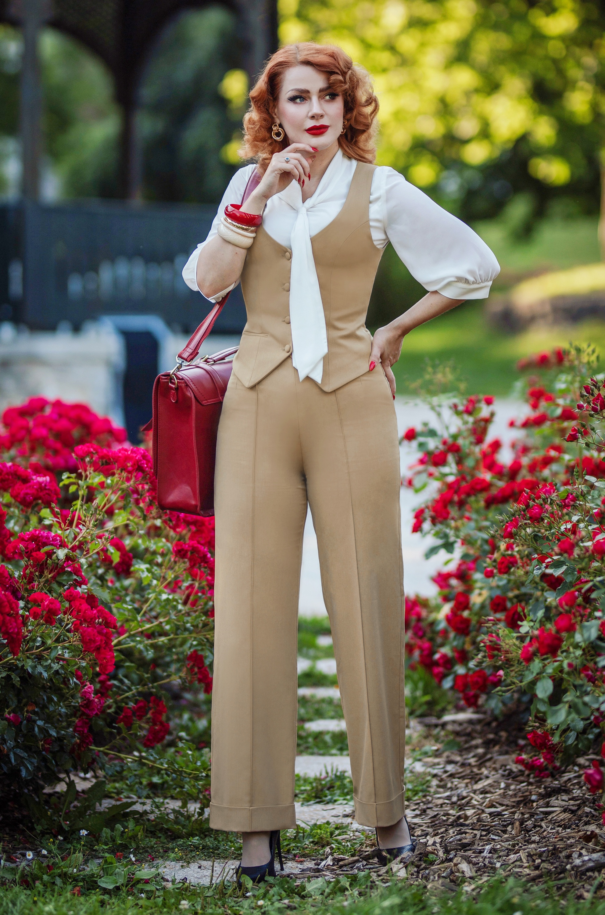 Glamour Bunny Business Babe - Diadora pantalon in beige 3