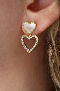 Day&Eve by Go Dutch Label - Shimmering Pearl Heart Earstuds in Gold