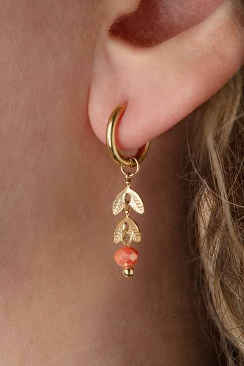 Day&Eve by Go Dutch Label - Fine Leaves Small Hoop Earrings in Gold and Coral