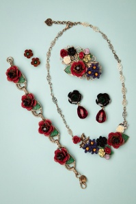 Lovely - 50s Cluster Flower Necklace in Multi 3