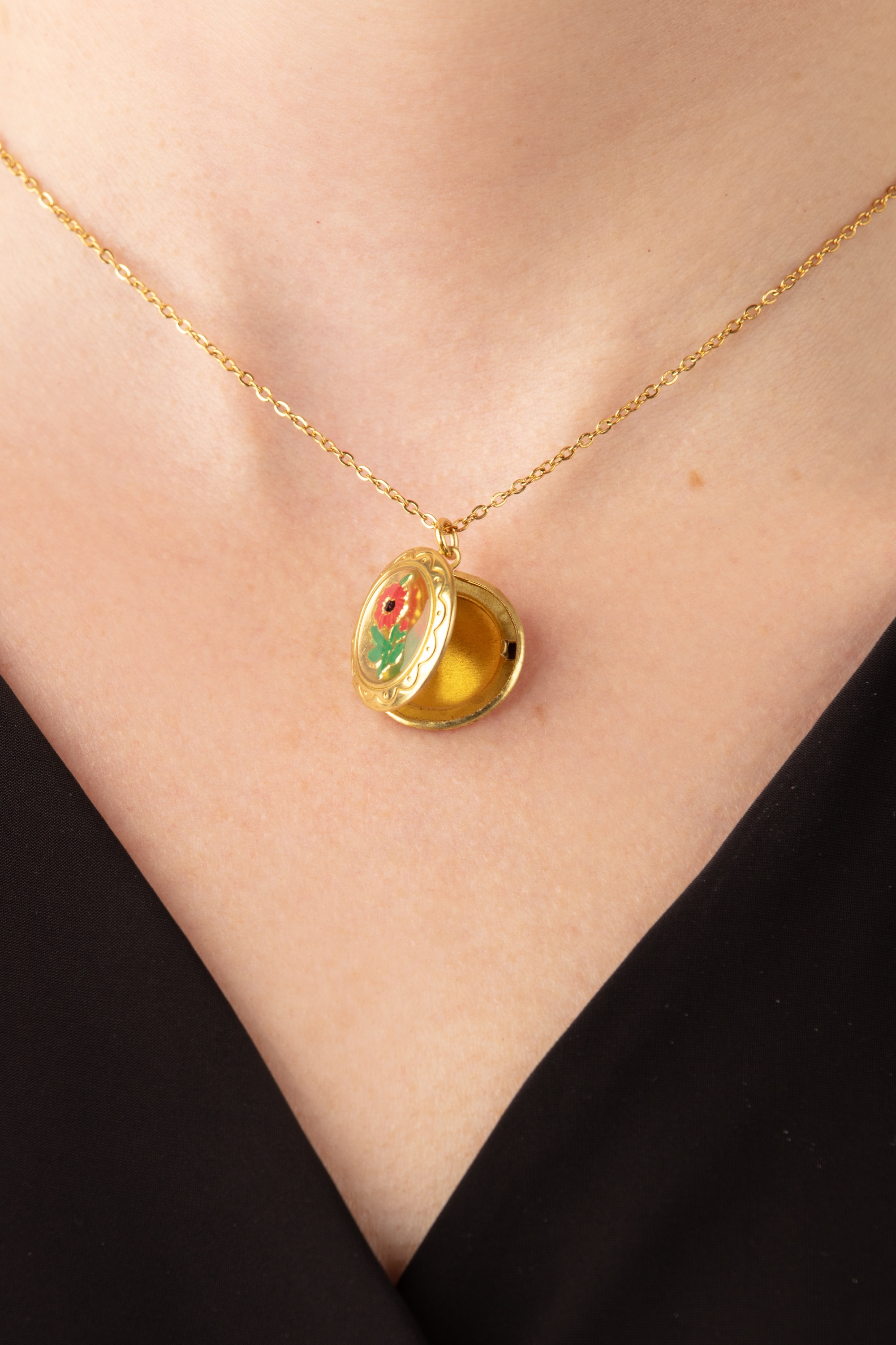 Urban Hippies - Flower Locket ketting in goud 2