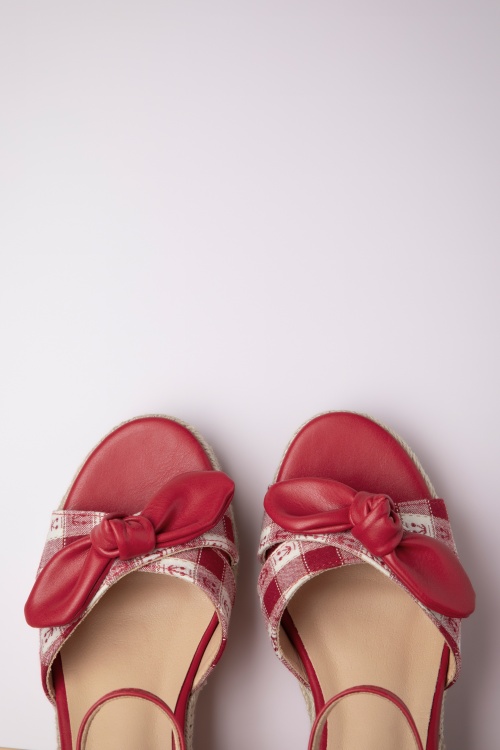 Banned Retro - Free Spirit Wedges in Red 2