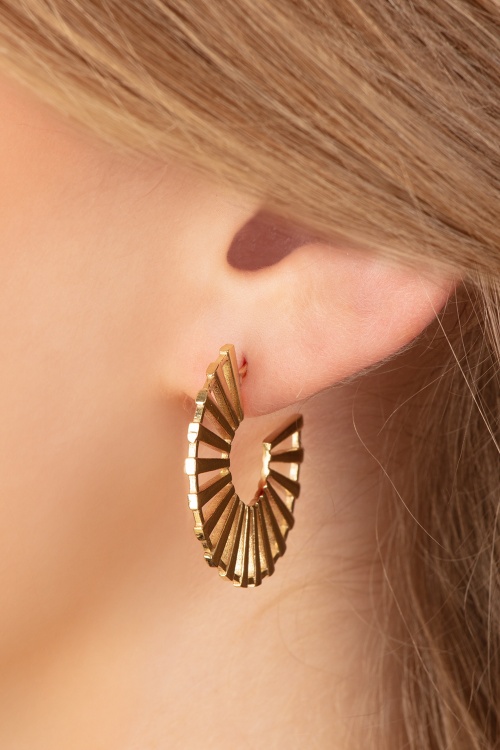 Very Cherry - Circle Fan Earrings in Gold