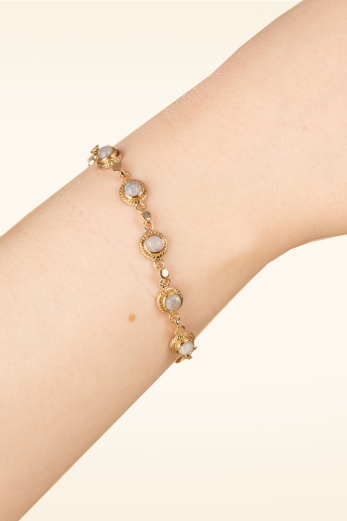 Very Cherry - Antique Bracelet in Gold and Moonstone White