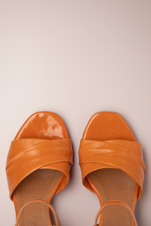 Miz Mooz - Bela sandaal in lak oranje 2