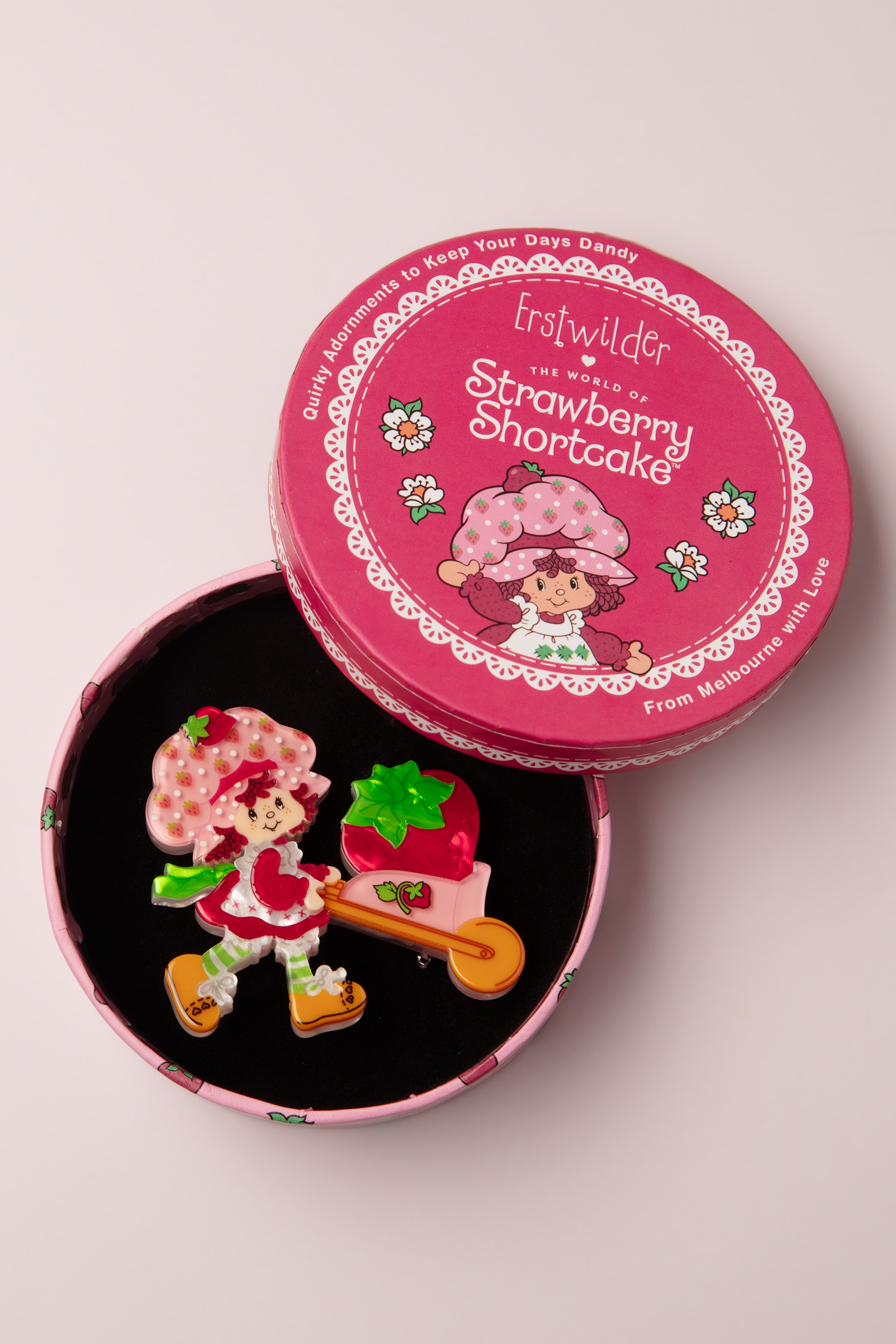 Erstwilder - Strawberry Wheelbarrow broche 2