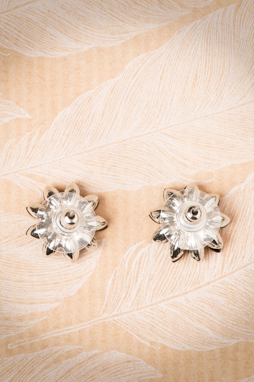 Lovely - 50s Audrey Jet Flower Stud Earrings in Black and Silver 4