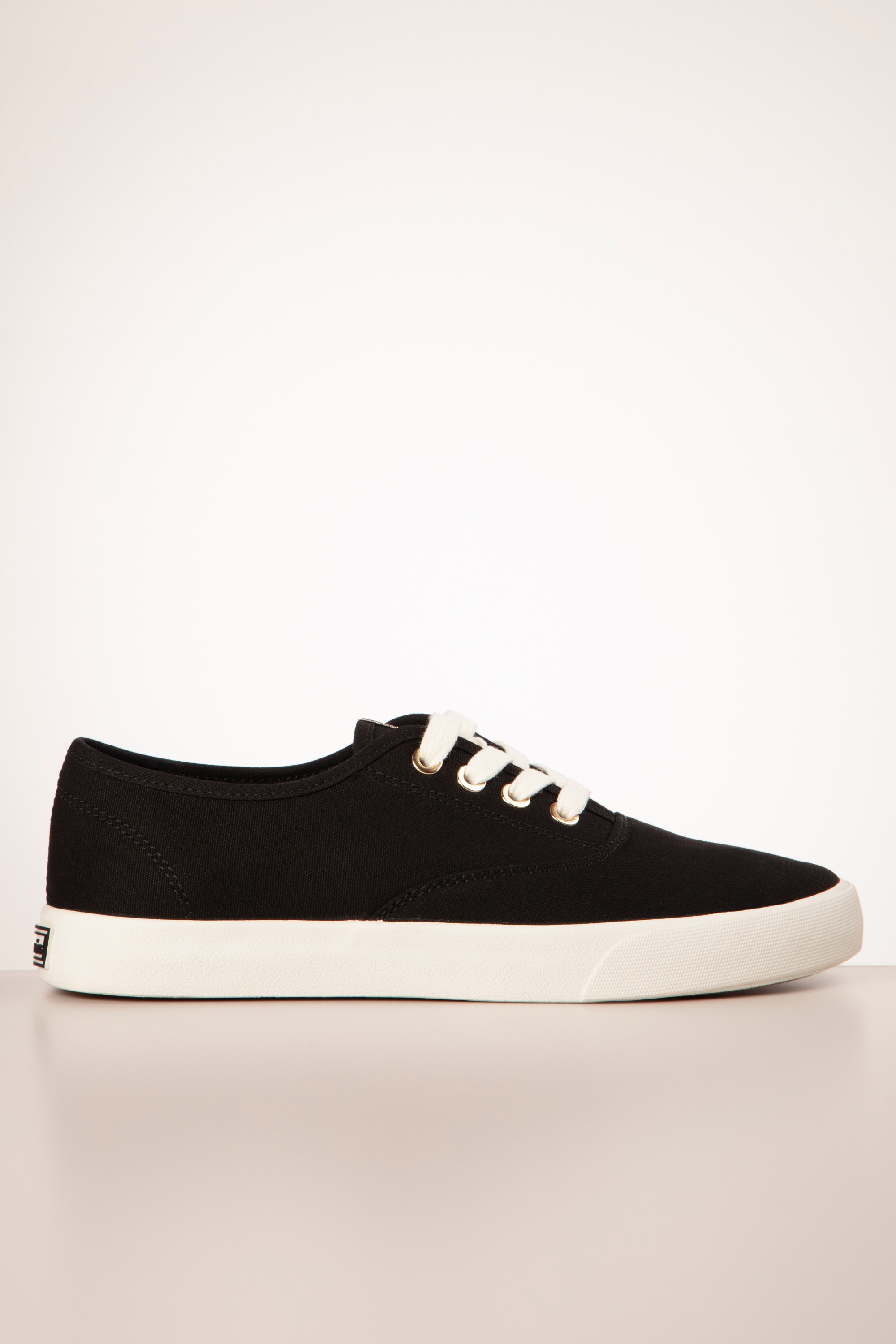 Tamaris - Chloe canvas sneakers in zwart