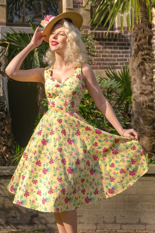 Topvintage Boutique Collection - TopVintage exclusive ~ Eliane Floral swing jurk in lichtgeel