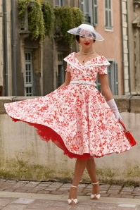 Vintage Diva  - Greta Swing Kleid in Weiß mit rotem Rosenmuster 6