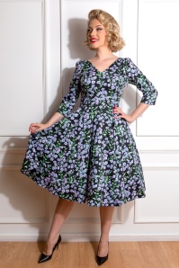 Hearts & Roses - 50s Aoife Flowers Swing Dress in Black and Lilac