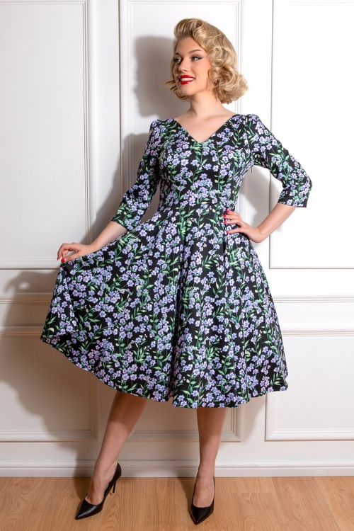 Hearts & Roses - 50s Aoife Flowers Swing Dress in Black and Lilac