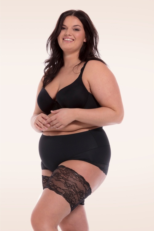 MAGIC Bodyfashion - Be Sweet To Your Legs Lace in Black 5