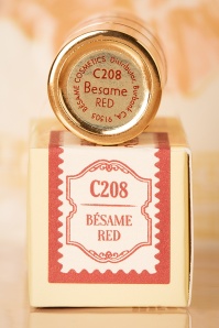 Bésame Cosmetics - Klassischer Farb-Lippenstift in Bésame Red 5