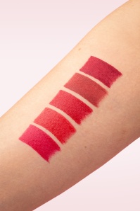 Bésame Cosmetics - Classic Colour Lipstick in Velvet Red 8