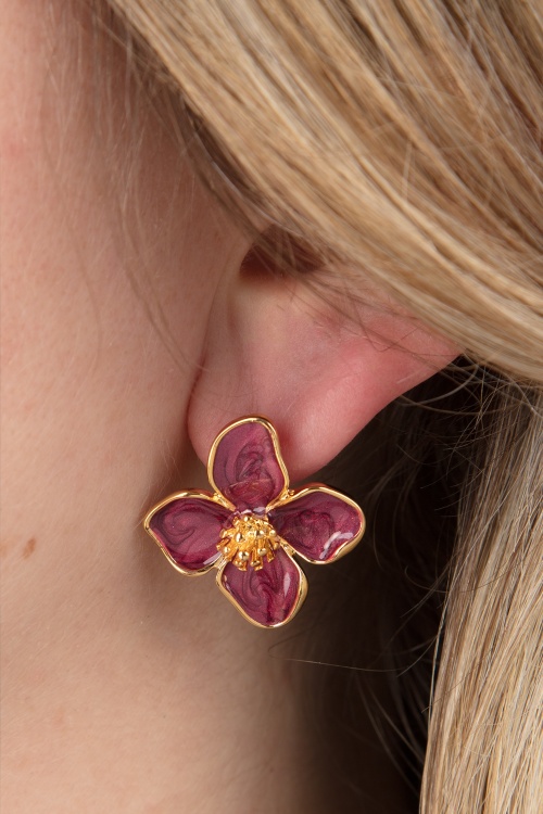Vixen - Flower earrings in gold and grape purple.