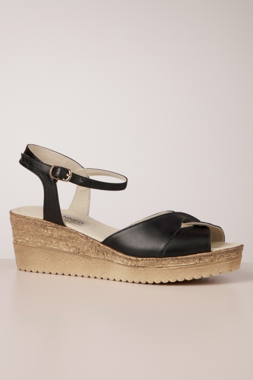 Banned Retro - Judith Wedge Sandals in Black 3