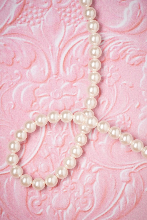 Lovely - 50s Grace Pearl Choker in Ivory 3