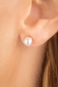 Topvintage Boutique Collection - 50s Small Pearl Earstuds in Ivory 6