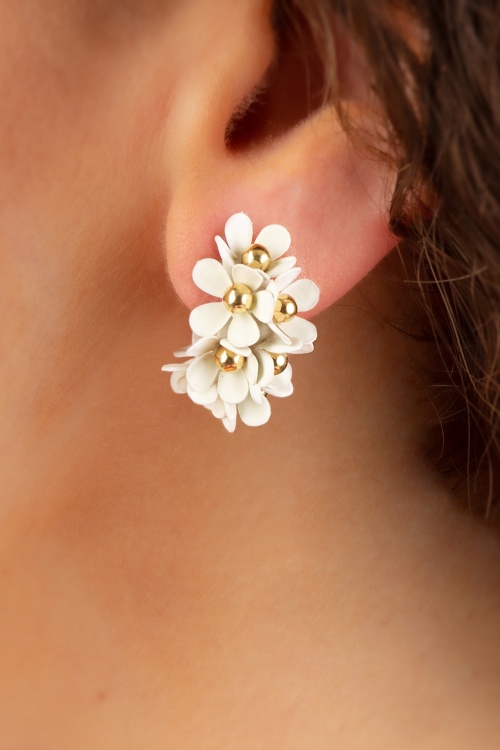 Day&Eve by Go Dutch Label - 60s Flower Stud Earrings in Gold and White