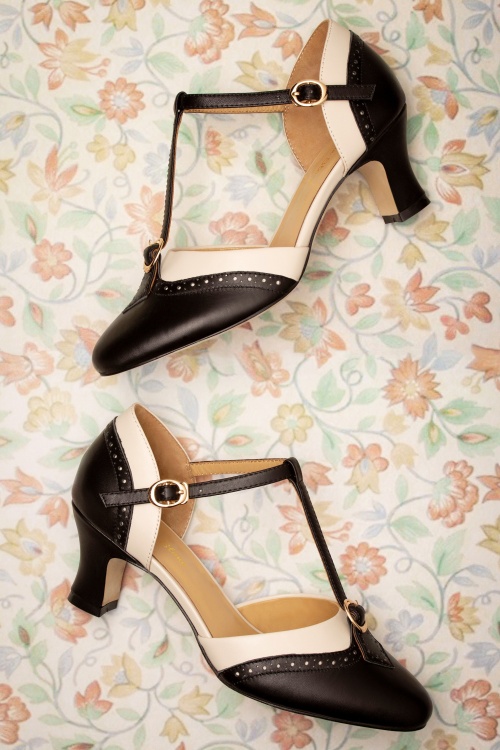 Charlie Stone - Luxe Parisienne T-Strap Pumps Années 50 en Noir et Crème 6